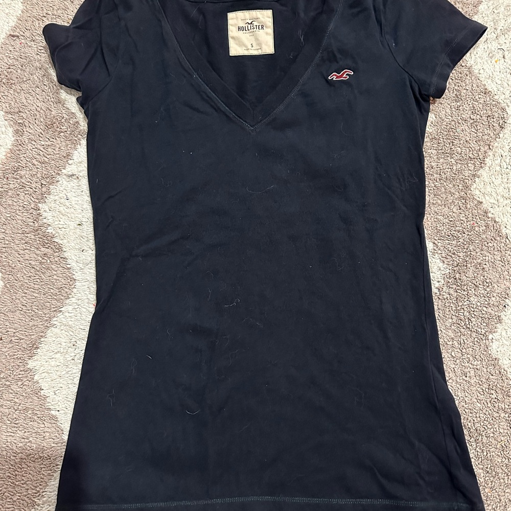 Hollister Women's Dark Navy V-Neck Tee